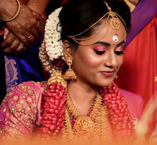 Customized, long-lasting bridal makeup to enhance your natural beauty and ensure a flawless look for your big day.